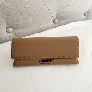 Authentic BURBERRY London England Soft Tan Leather Glasses Case New